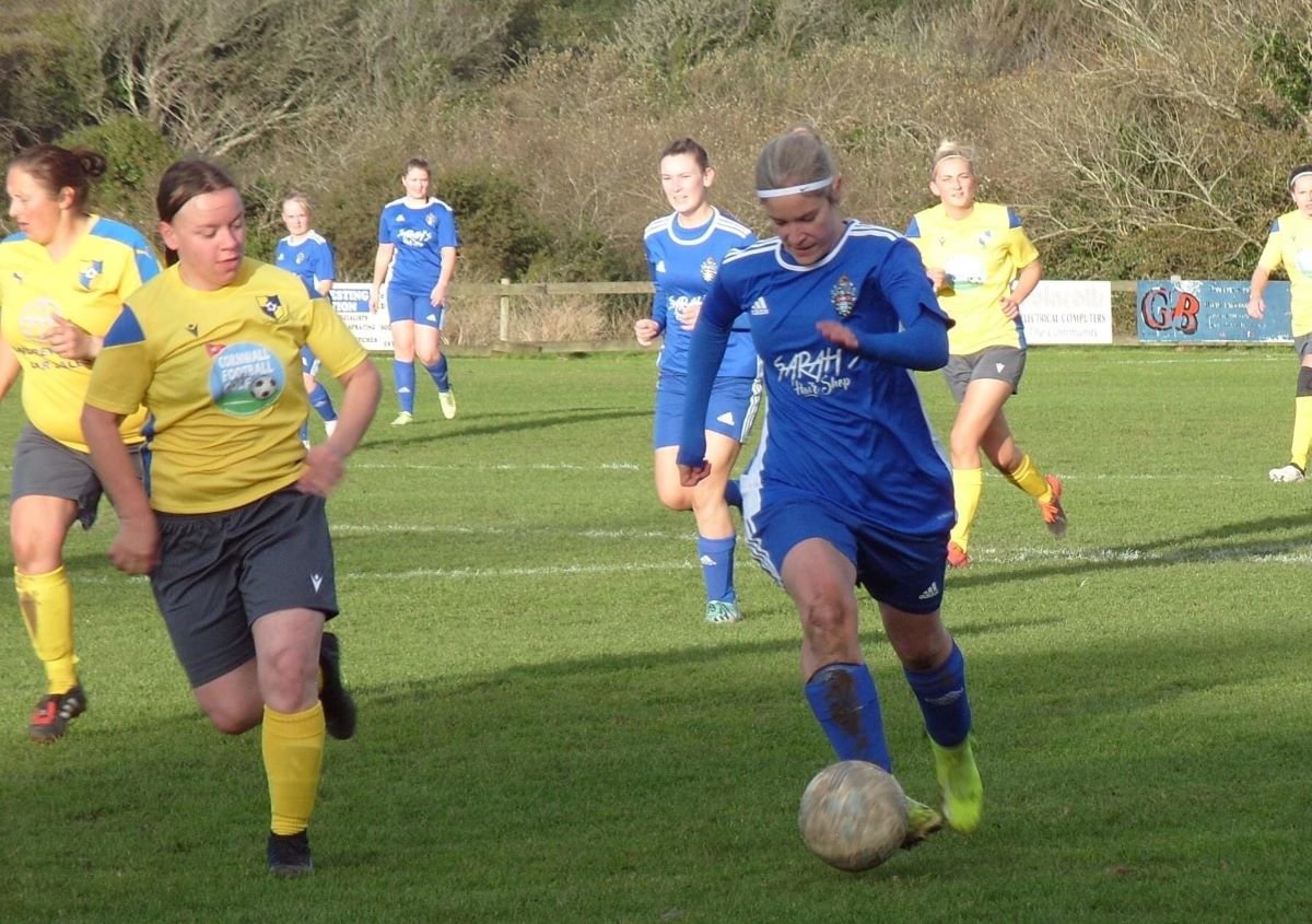 Sticker venció a Bude Town en la Cornwall League Cup