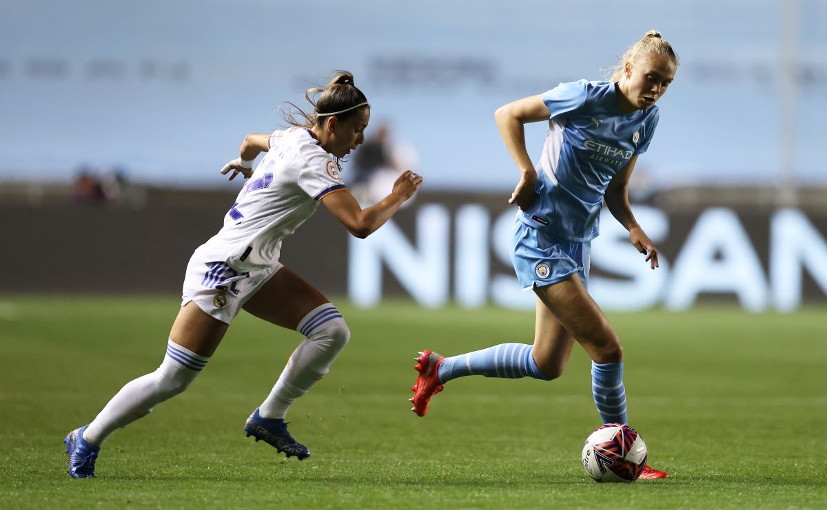 Man City's Esme Morgan signs contract extesion