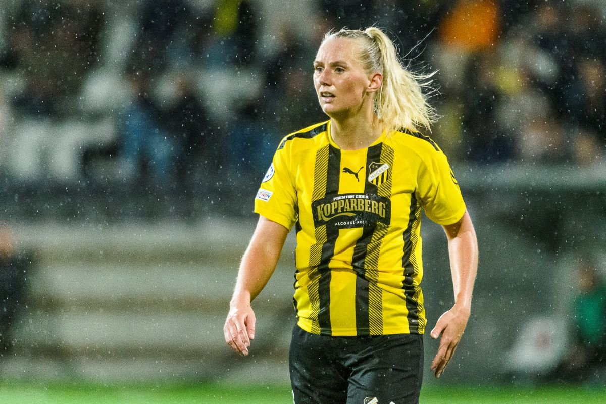 Arsenal Women sign Swedish international striker Stina Blackstenius -  SheKicks