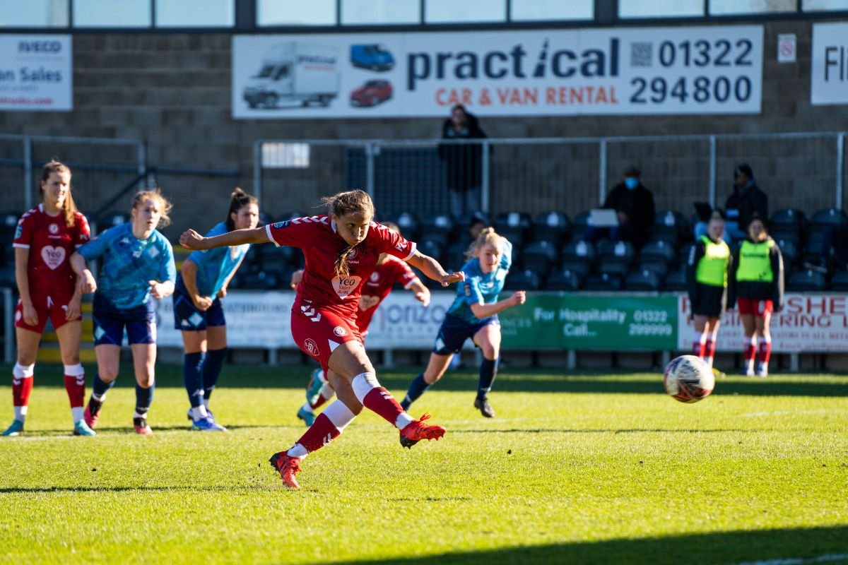 Abi Harrison nets a penalty for Bristol City