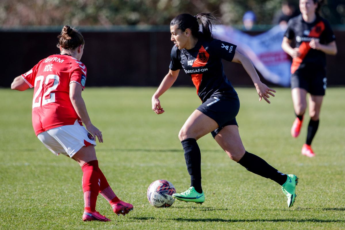 kenza Dali anotó para Everton en Charlton.