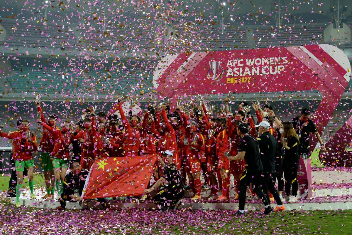 China lift the 2022 AFC Women's Asian Cup