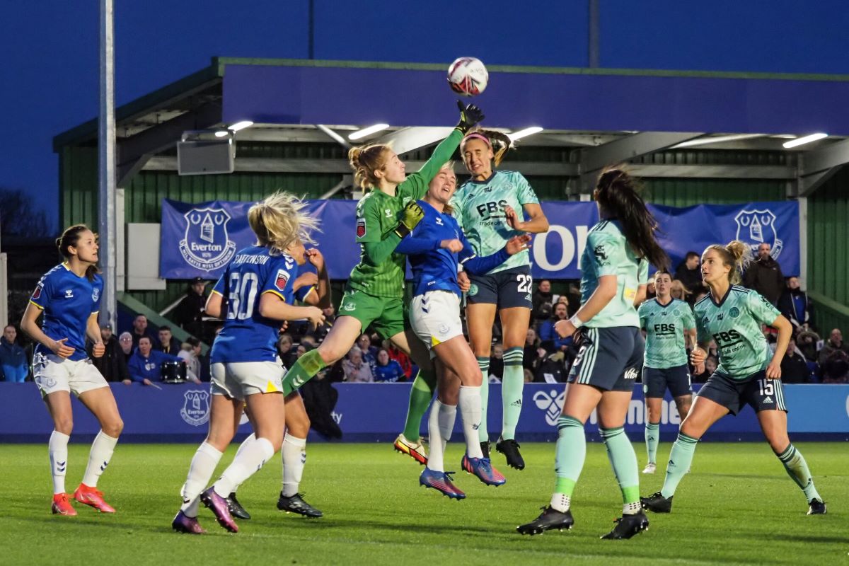 Everton superó 3-2 al Leicester City