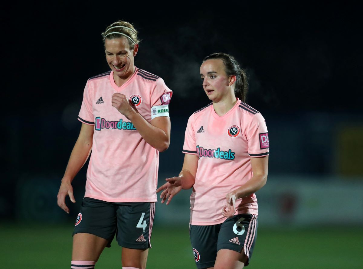 Kasia Lipka del Sheffield United se retira