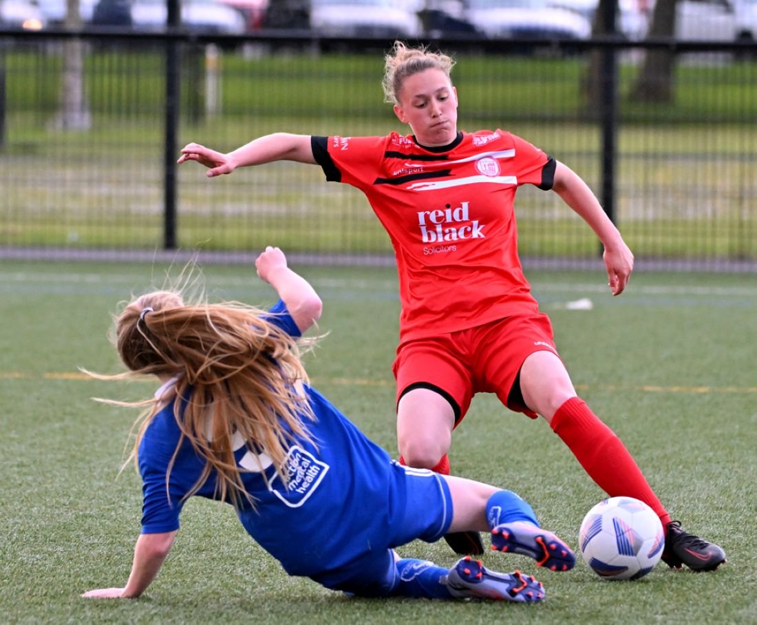 Ballyclare Comrades tackled by Craigavon City