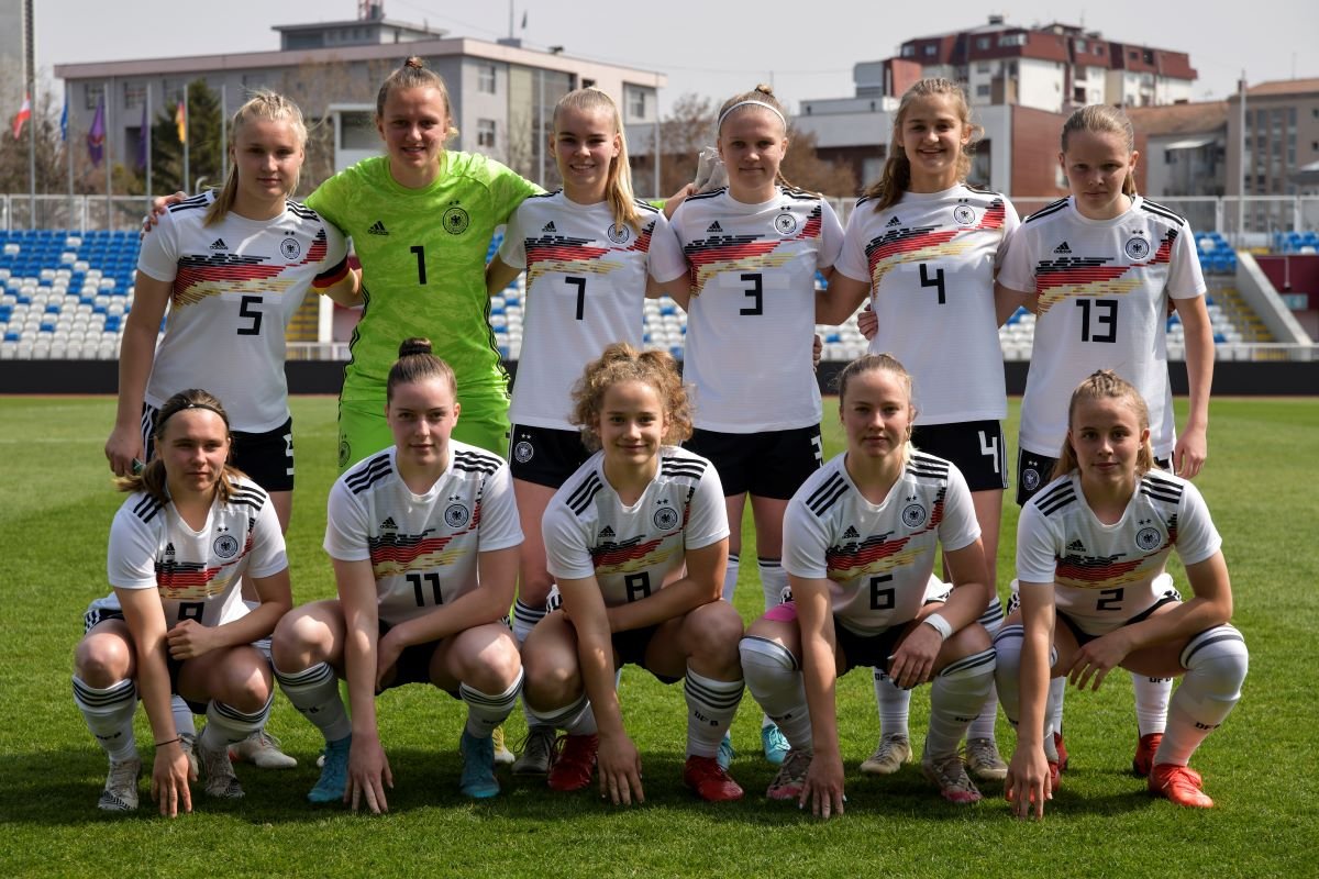 Germany U-17s into UEFA Championship final