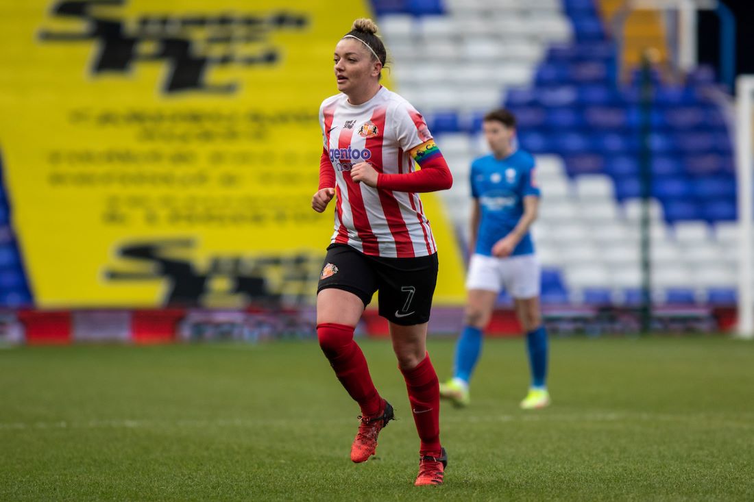 SUnderland captain Keira Ramshaw signs new contract