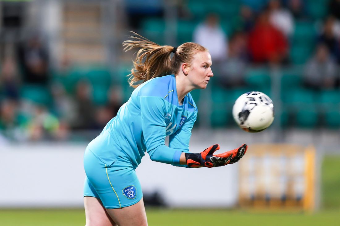 Everton goalkeeper Courtney brosnan signs new contract