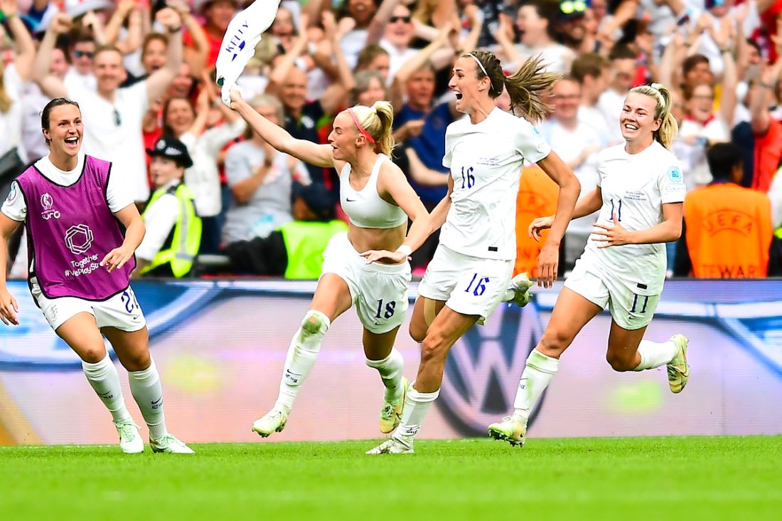 Chloe Kelly's extra-time goal sends England past Germany in