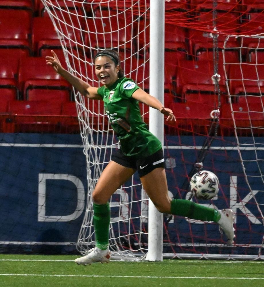 Glentoran beat Linfield in Cup semi