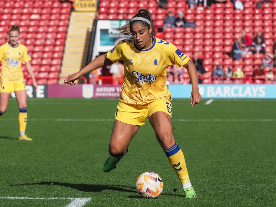 Back to her roots! England international Gabby George rejoins