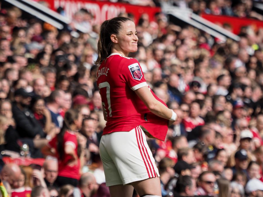 Las mujeres del Manchester United juegan en Old Trafford