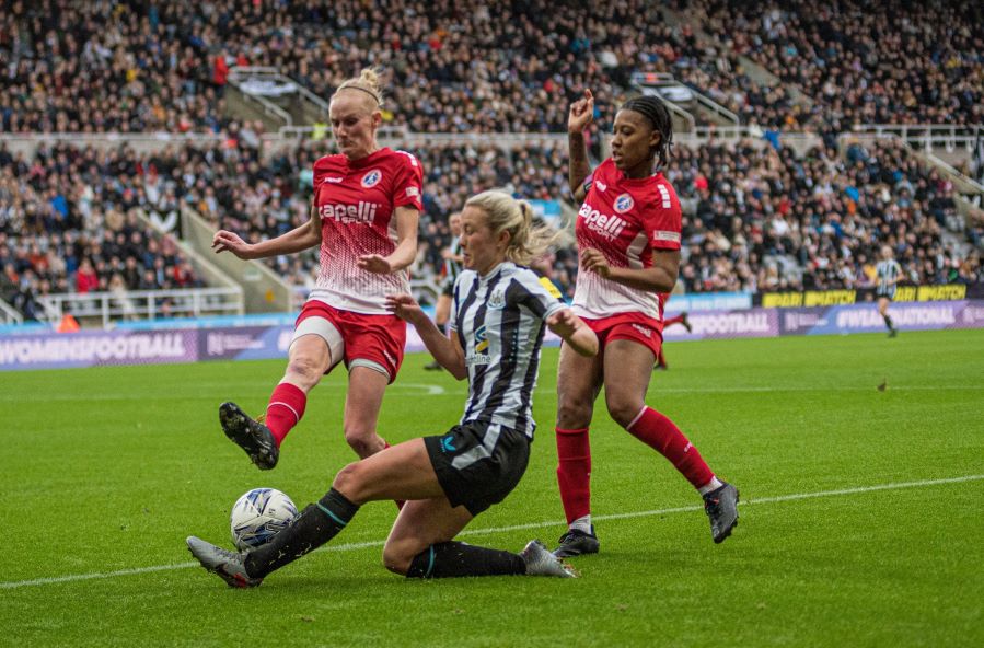 Newcastle United 2-1 Barnsley (Att: 28,565)