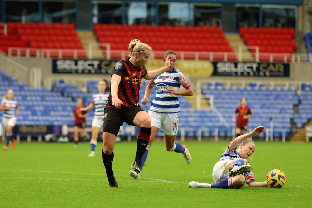 Barclays FA WSL: Chelsea go top, 20,000 watch Man Utd Women - SheKicks