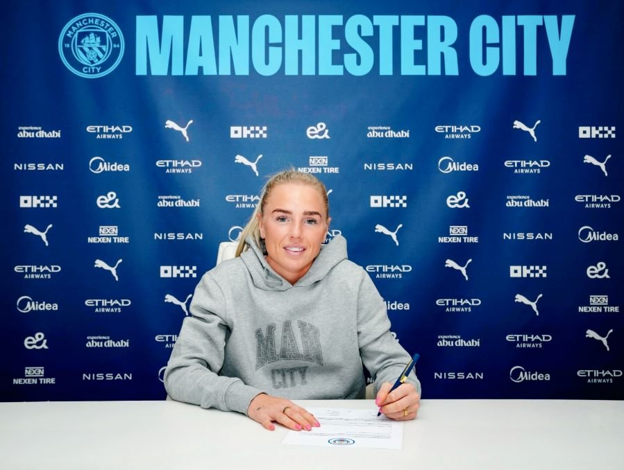 Man City Women's Alex Greenwood signs contract extension