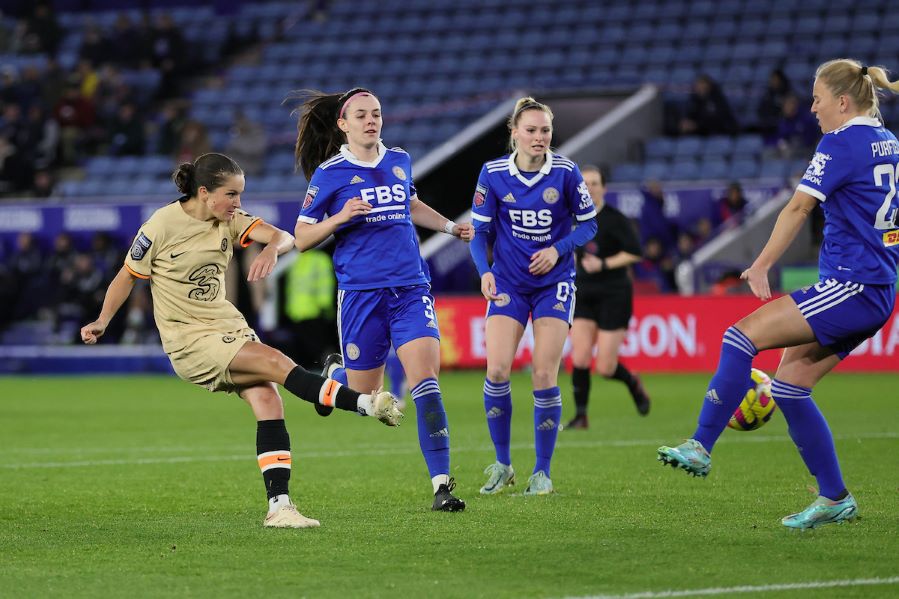 Barclays FA WSL: Chelsea go top, 20,000 watch Man Utd Women - SheKicks