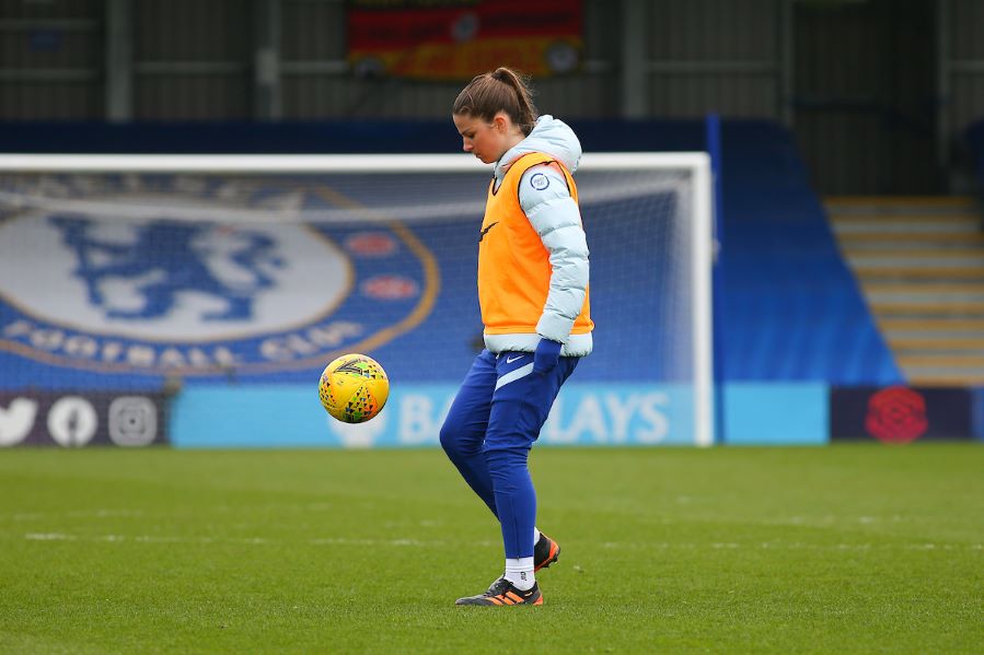 Melanie Leupolz signs new Chelsea deal.