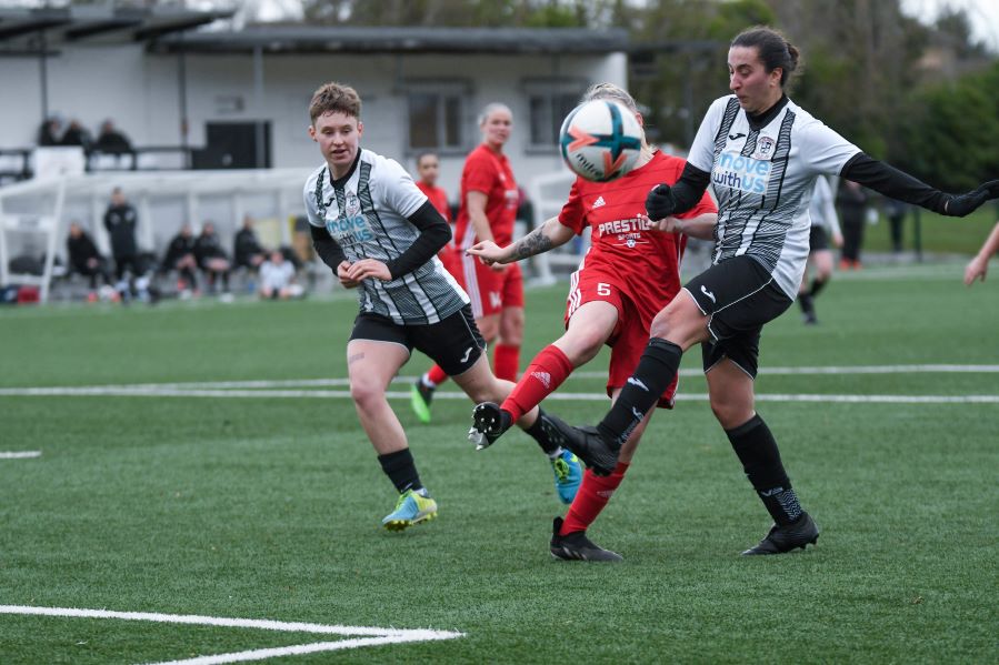 St Ives Town derrotó a Haverhill Rovers