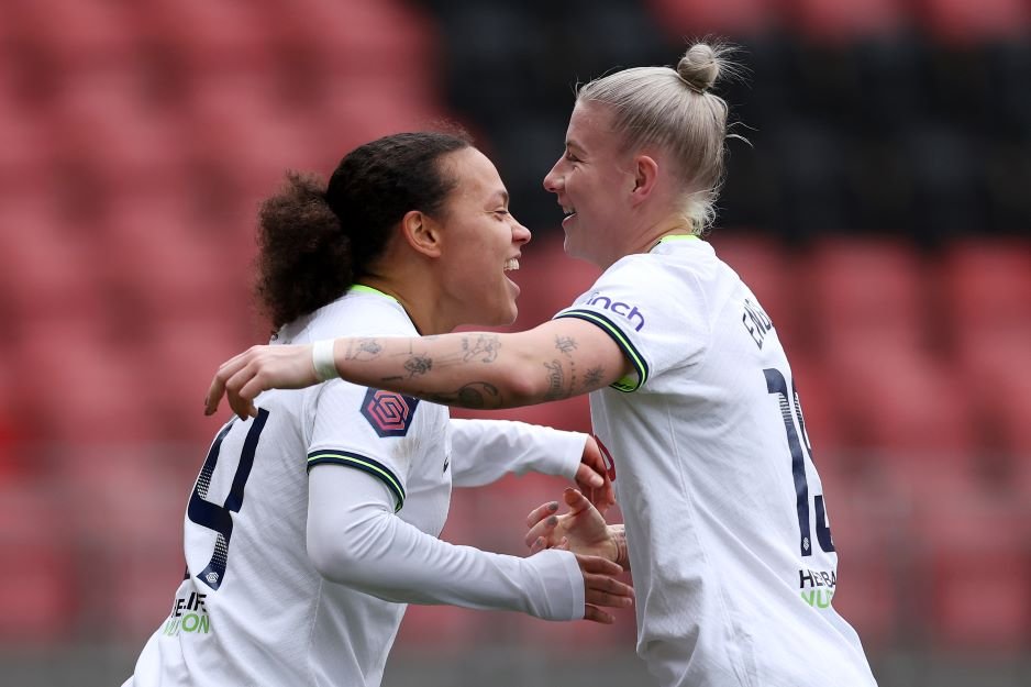 Drew Spence of Tottenham Hotspur celebrates with Bethany England