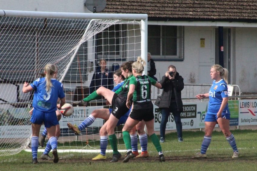 Conferencia del plato, Abergavenny 0-1 Aberystwyth Town