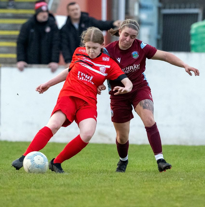 Greenisland ganó 5-3 después de perder 3-0 en el medio tiempo ante Ballyclare Comrades Reserves