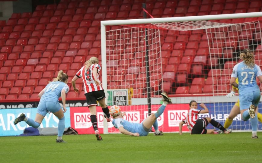Bex Rayner makes it 4-1 to Sheffield United