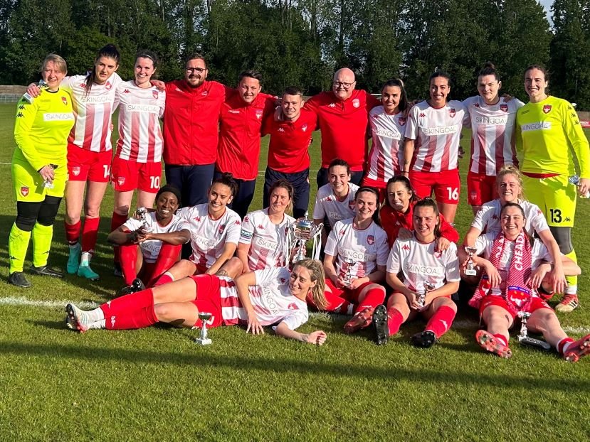 Cheadle Town Stingers lift theArgyle Sports Kit Cup