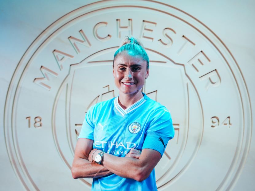 Steph Houghton signs one-year contract extension with Manchester City