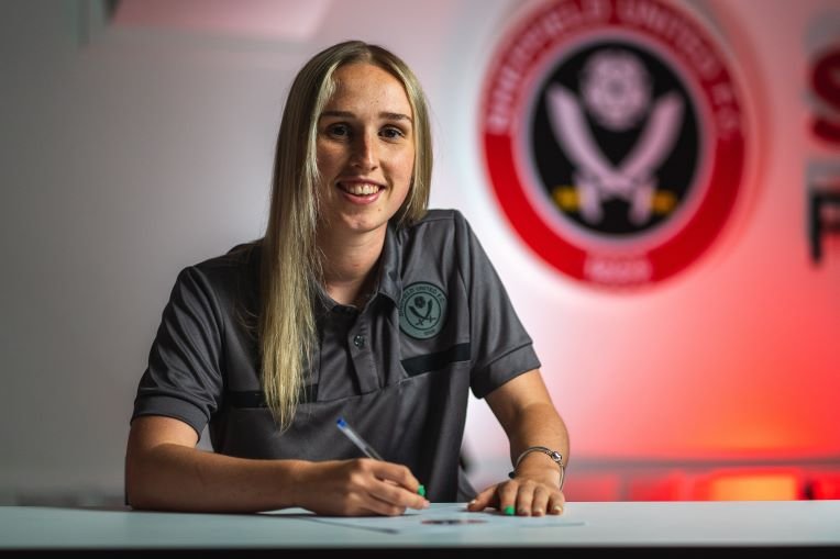 Sheffield United's Bex Rayner signs new deal