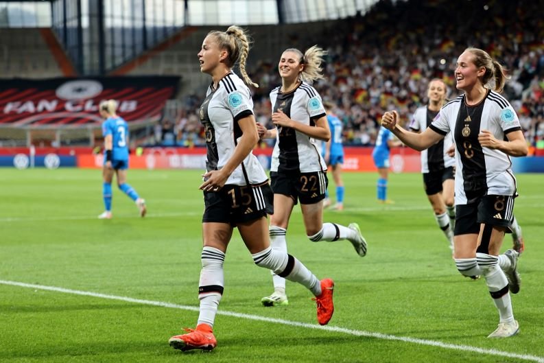 Germany v Iceland - UEFA Womens Nations League