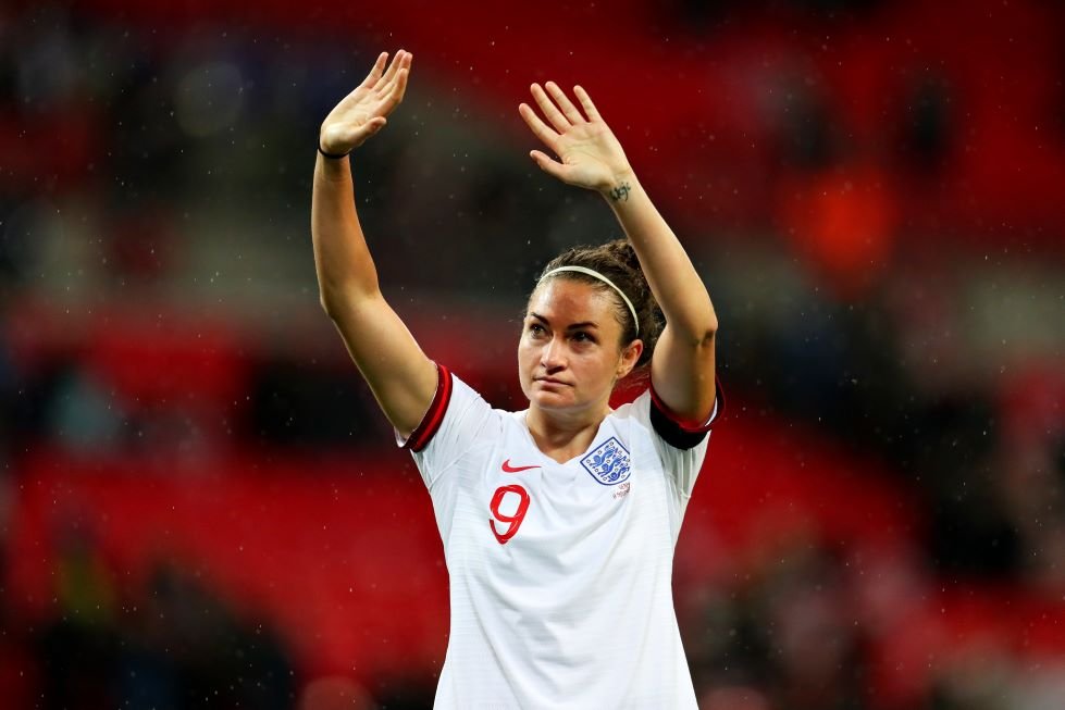 England's Jodie Taylor retitres