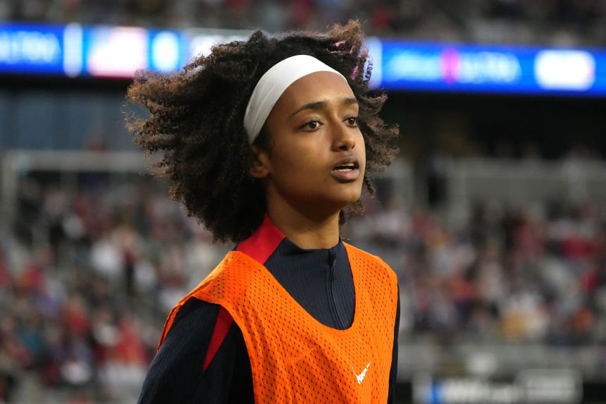 Emma Hayes includes 16-year-old Lily Yohannes in her first USWNT squad.