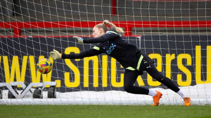 Barcelona's new signing, Ellie Roebuck