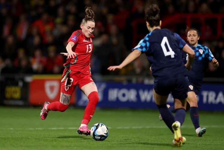 Wales' Rachel Rowe joins Southampton