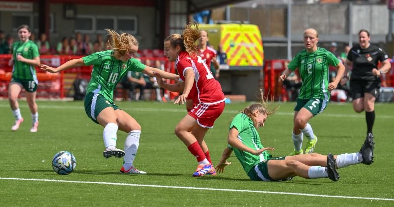 Northern Ireland’s U-19s drew 1-1 with Hungary in a friendly international at Ballyclare Comrades FC on Sunday 14 July.