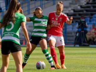 Sporting Lisbon's Olivia Smith signs for Liverpool