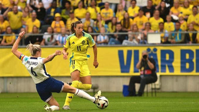 Womens European Qualifiers - Sweden v England, Rosa Kafaji and Leah Williamson