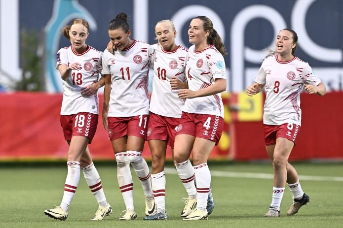 Partido de clasificación para la Eurocopa femenina de la UEFA 2025 entre Bélgica y Dinamarca en el estadio Daio Wasabi Stayen, en Sint Truiden, el 12 de julio de 2024.