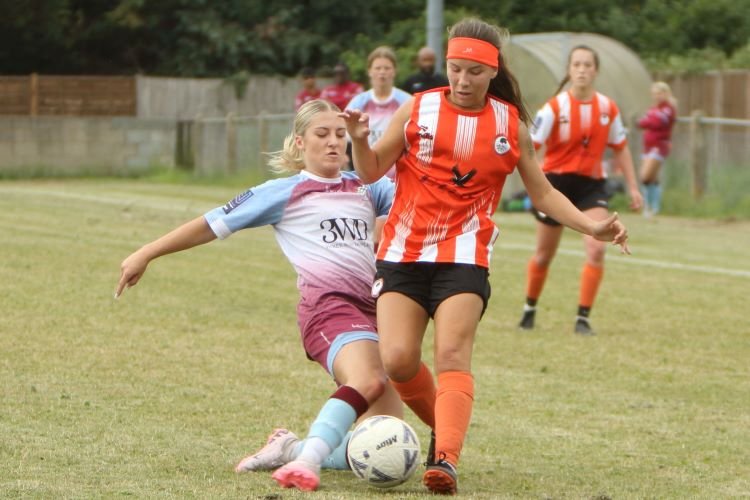 Ashford Town contra Chesham United FAWNL