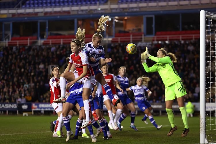 Portsmouth sign Eve Annets on loan from Man City