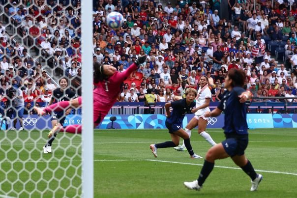 Estados Unidos vs Japón: cuartos de final de fútbol femenino - Juegos Olímpicos París 2024: día 8PARÍS, FRANCIA - 3 DE AGOSTO: Trinity Rodman del equipo de Estados Unidos #5 marca un gol durante el partido de cuartos de final femenino entre Estados Unidos y Japón durante los Juegos Olímpicos París 2024 en el Parque de los Príncipes el 3 de agosto de 2024 en París, Francia. (Foto de Marc Atkins/Getty Images)