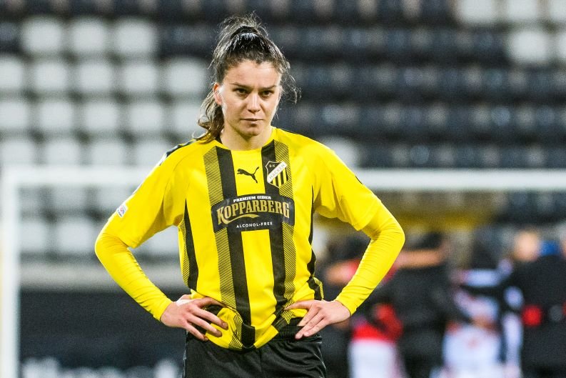 Spurs Women sign Hungarian international Anna Csiki