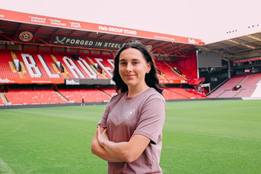 Sheffield United sign Charlotte Wardlaw on loan