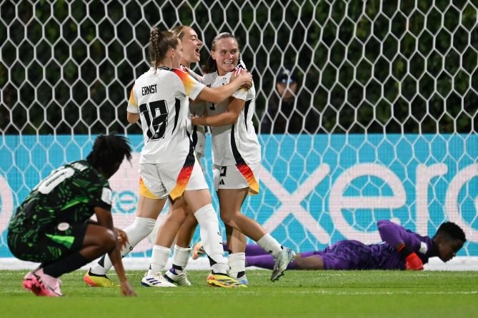 Partido de la Copa Mundial Femenina Sub-20 de la FIFA 2024 entre Alemania y Nigeria en el estadio Metropolitano de Techo en Bogotá el 4 de septiembre de 2024. 