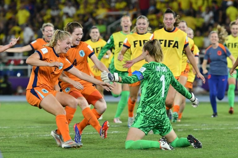 Netherlands players celebrate after winning in the penalty shootout during the 2024 FIFA U-20 Women's World Cup quarterfinal match between Netherlands and Colombia at the Pascual Guerrero stadium in Cali, Colombia, on September 15, 2024. 