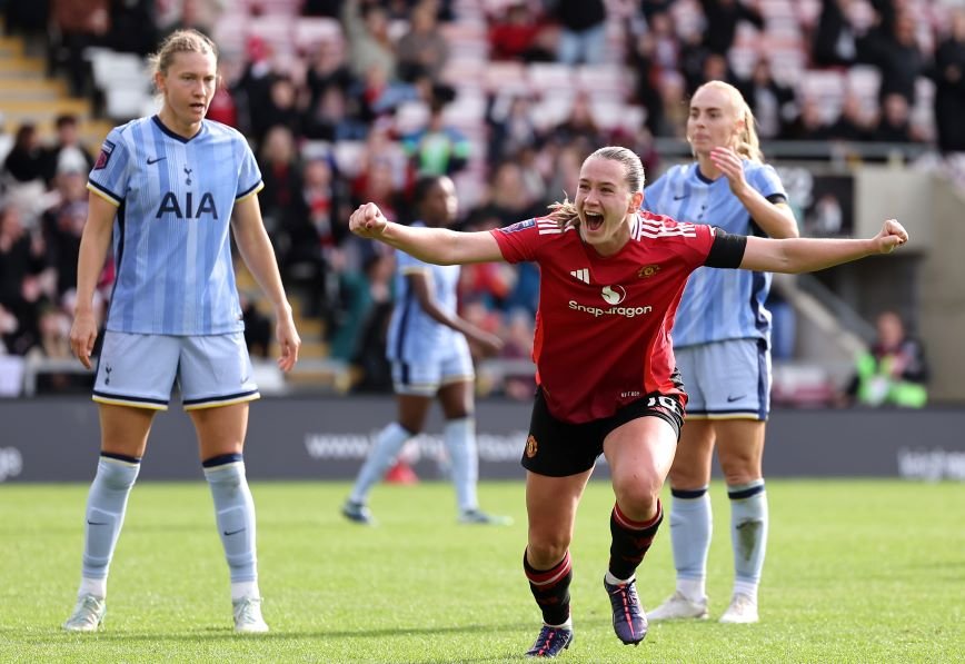 Manchester United v Tottenham Hotspur - Barclays Women's Super League