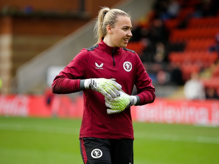 London City Lionesses sign England youth international goalkeeper Sophia Poor on loan from Aston Villa for the rest of the season