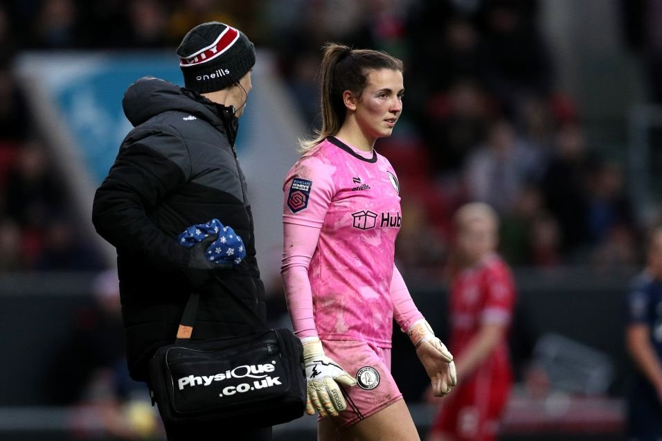 Wales goalkeeper Olivia Clark joins Leicester City