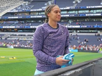 Chelsea sign Becky Spencer on loan from Tottenham Hotspur