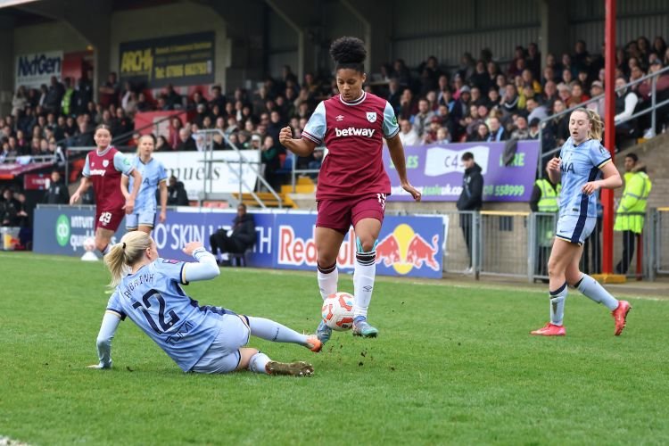 West Ham United v Tottenham Hotspur - Chigwell Construction Stadium